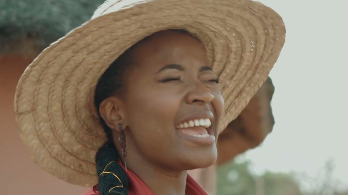 Esther Chungu - Asumbulwe (Official Video)