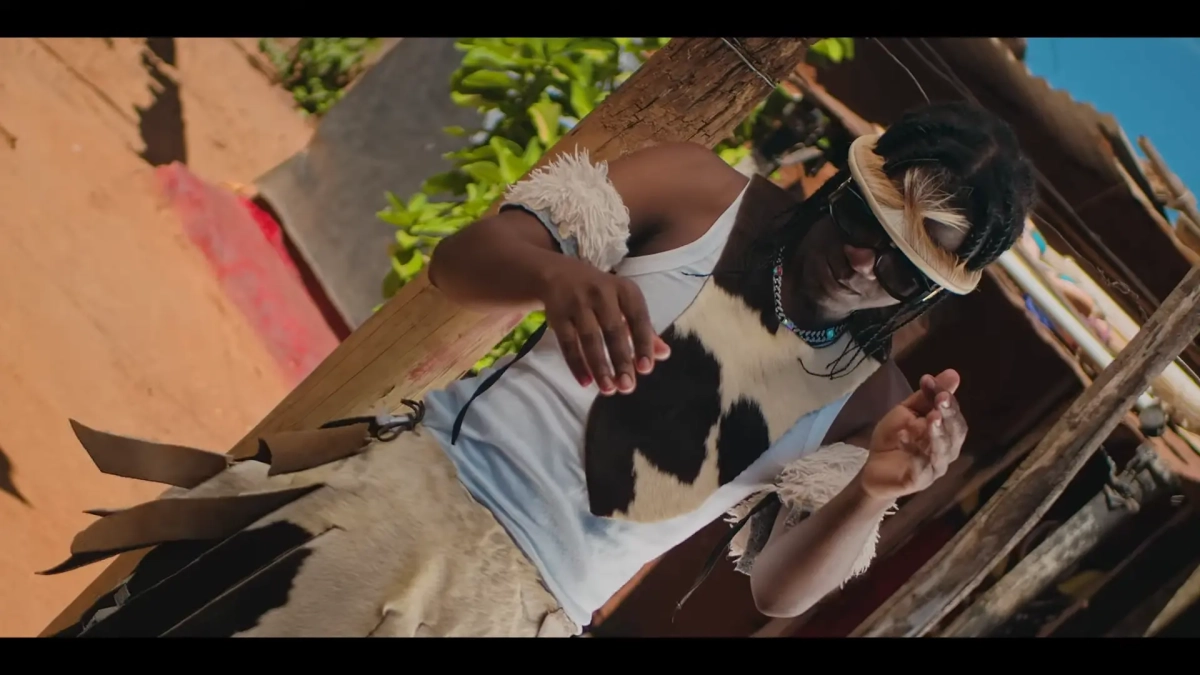bow-chase-bend-yo-official-music-video-2-54-screenshot Bow Chase - Bend Yo (Official Video)