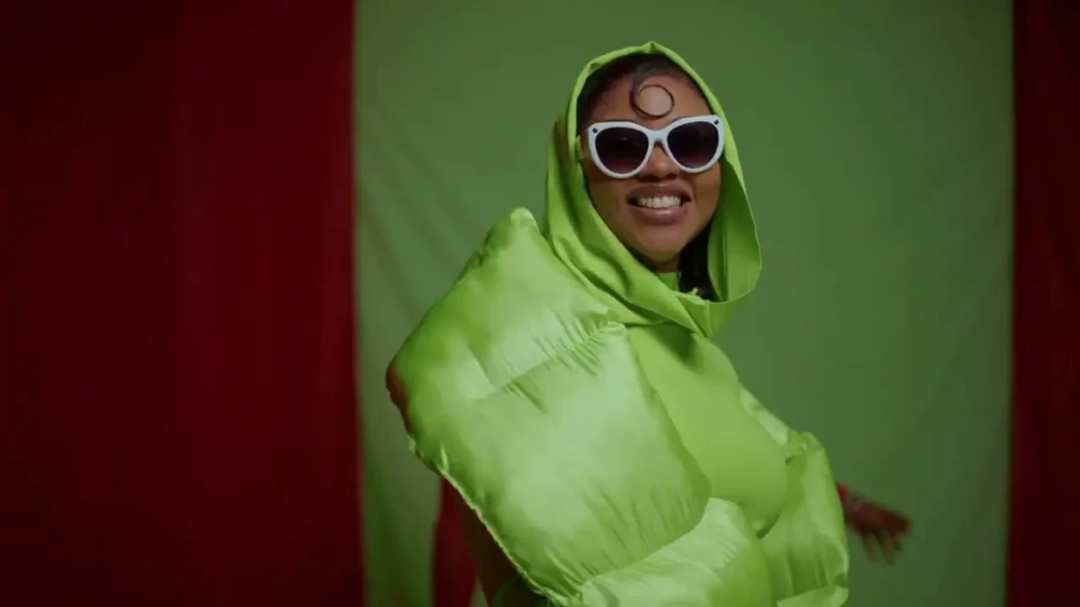 cleo-ice-queen-ft-yo-maps-caitlin-deville-fire-official-video Cleo Ice Queen ft. Yo Maps & Caitlin DeVille - Fire (Official Video)